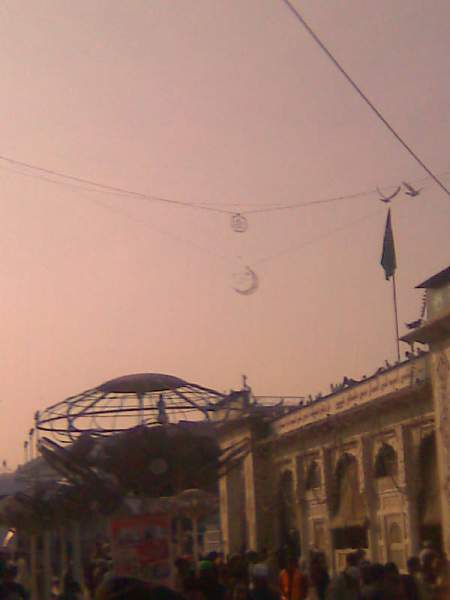Preprations For Data Ganj Bakhsh Urs Mubarak 2010 Photo 004.jpg